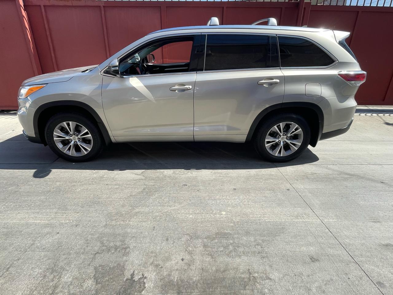Toyota Highlander XLE AWD V6 2014