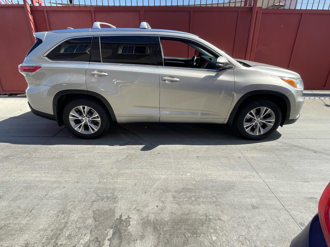 Toyota Highlander XLE AWD V6 2014