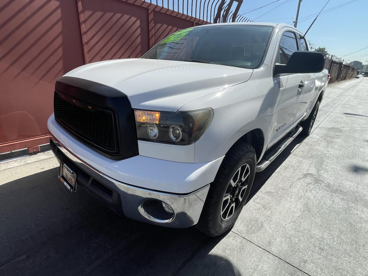 Toyota Tundra Tundra-Grade Double Cab 4.6L 2WD 2011