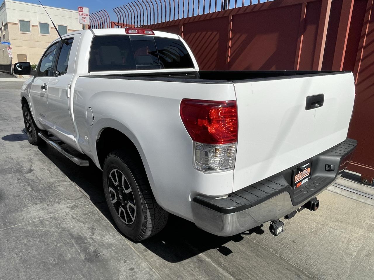 Toyota Tundra Tundra-Grade Double Cab 4.6L 2WD 2011