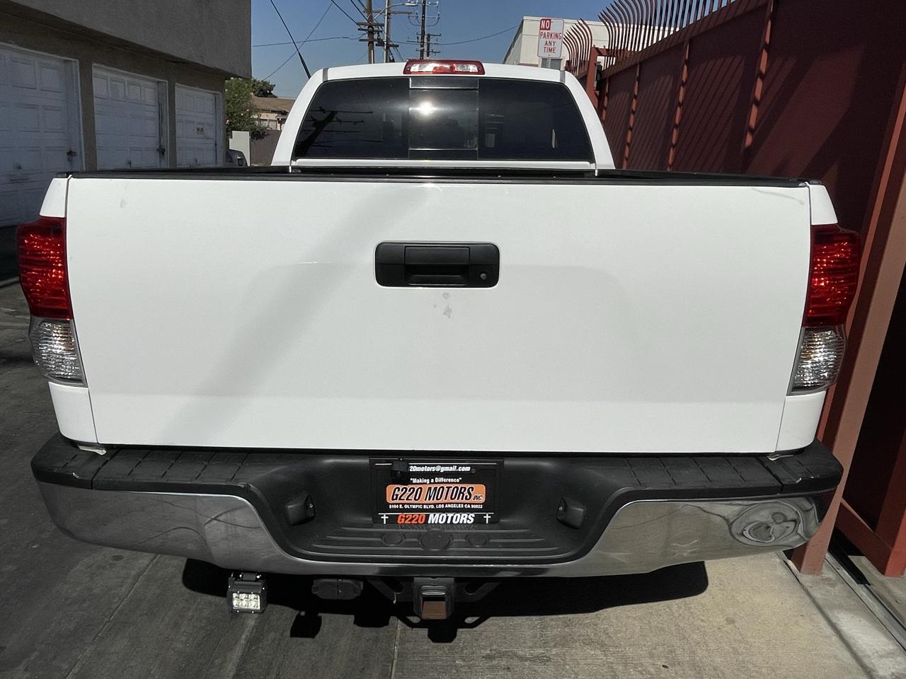 Toyota Tundra Tundra-Grade Double Cab 4.6L 2WD 2011