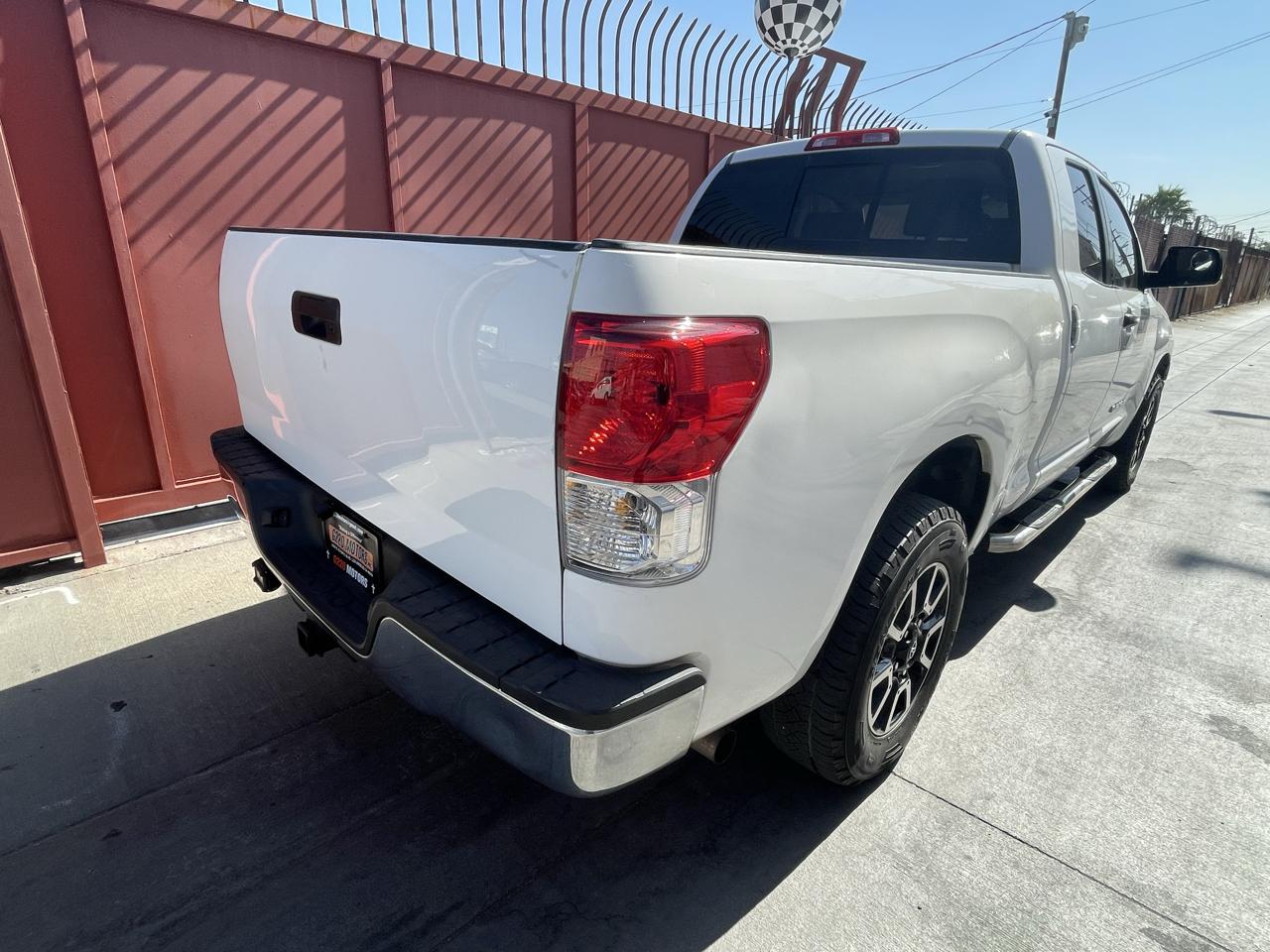 Toyota Tundra Tundra-Grade Double Cab 4.6L 2WD 2011