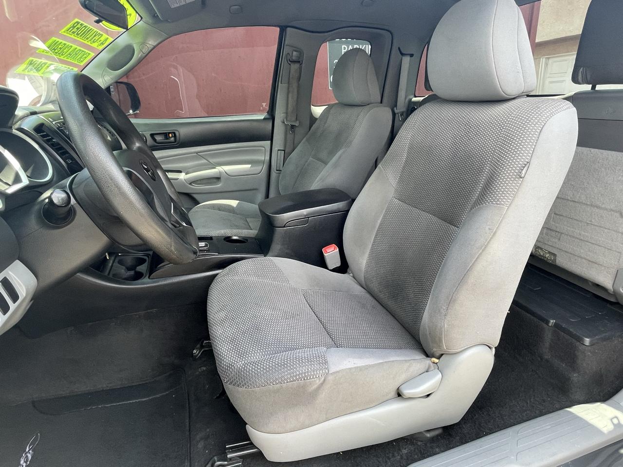 Toyota Tacoma PreRunner Access Cab 2WD 2013