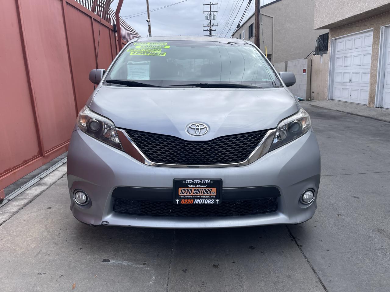 Toyota Sienna  2011