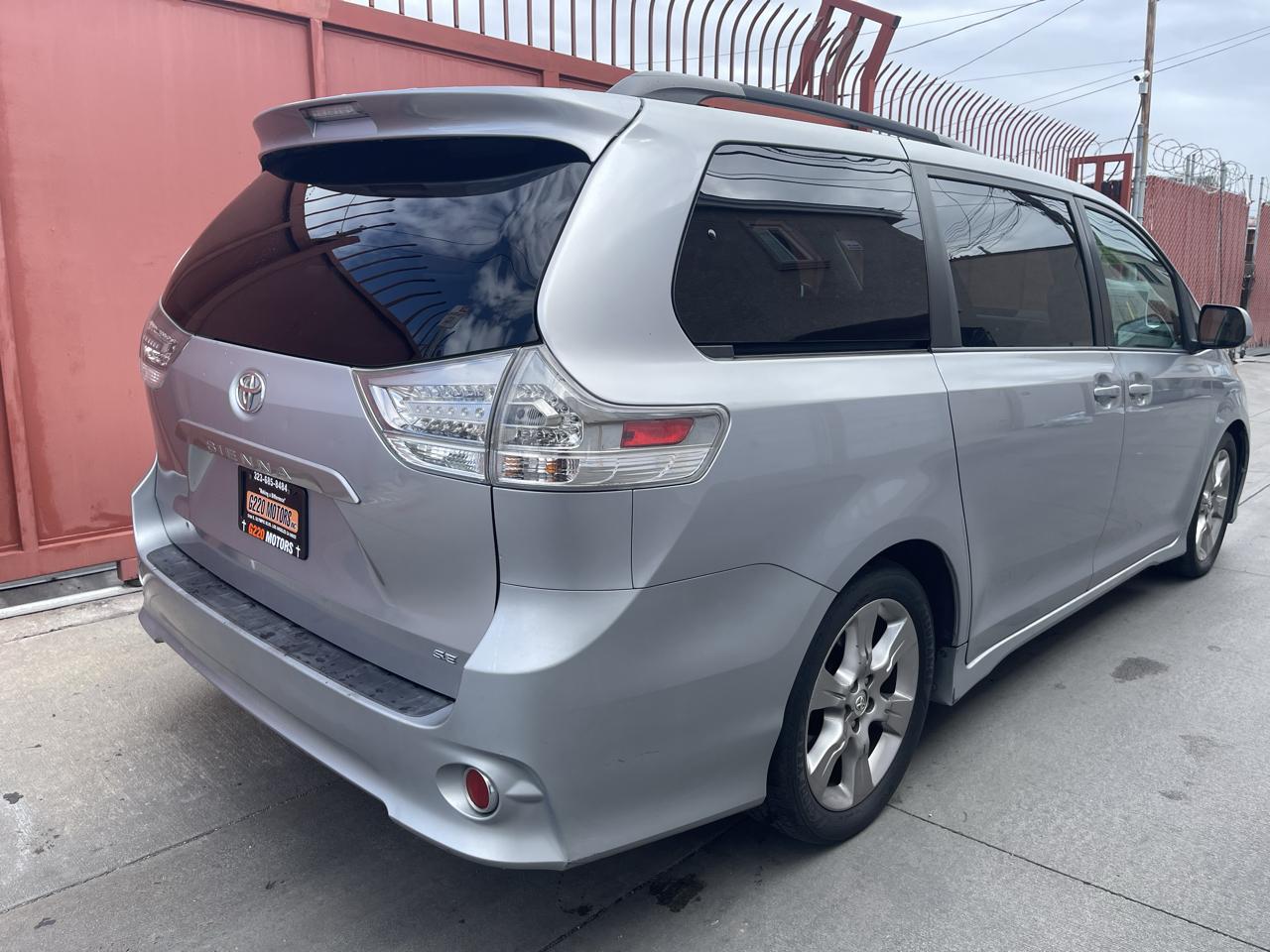 Toyota Sienna  2011