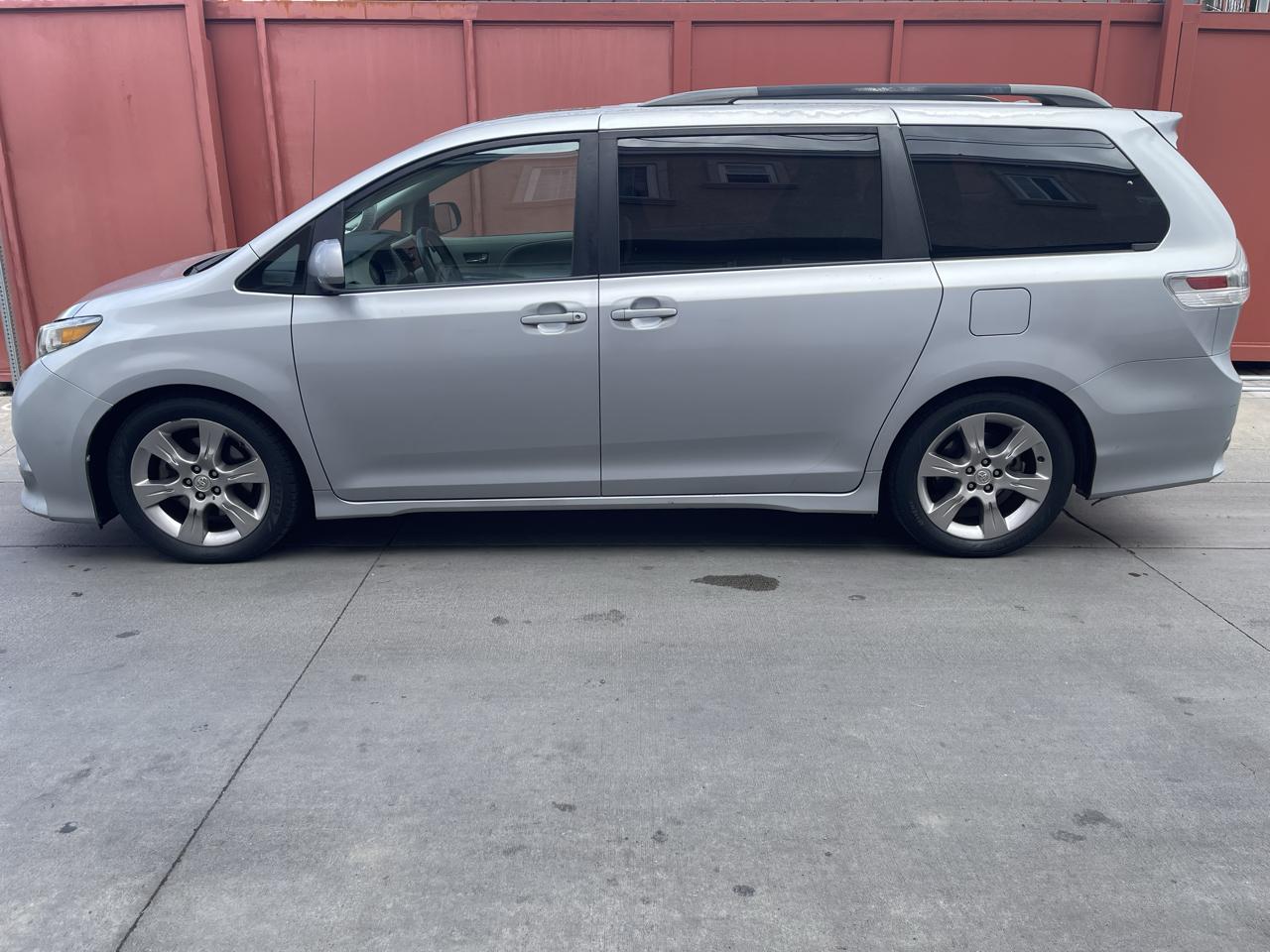 Toyota Sienna  2011