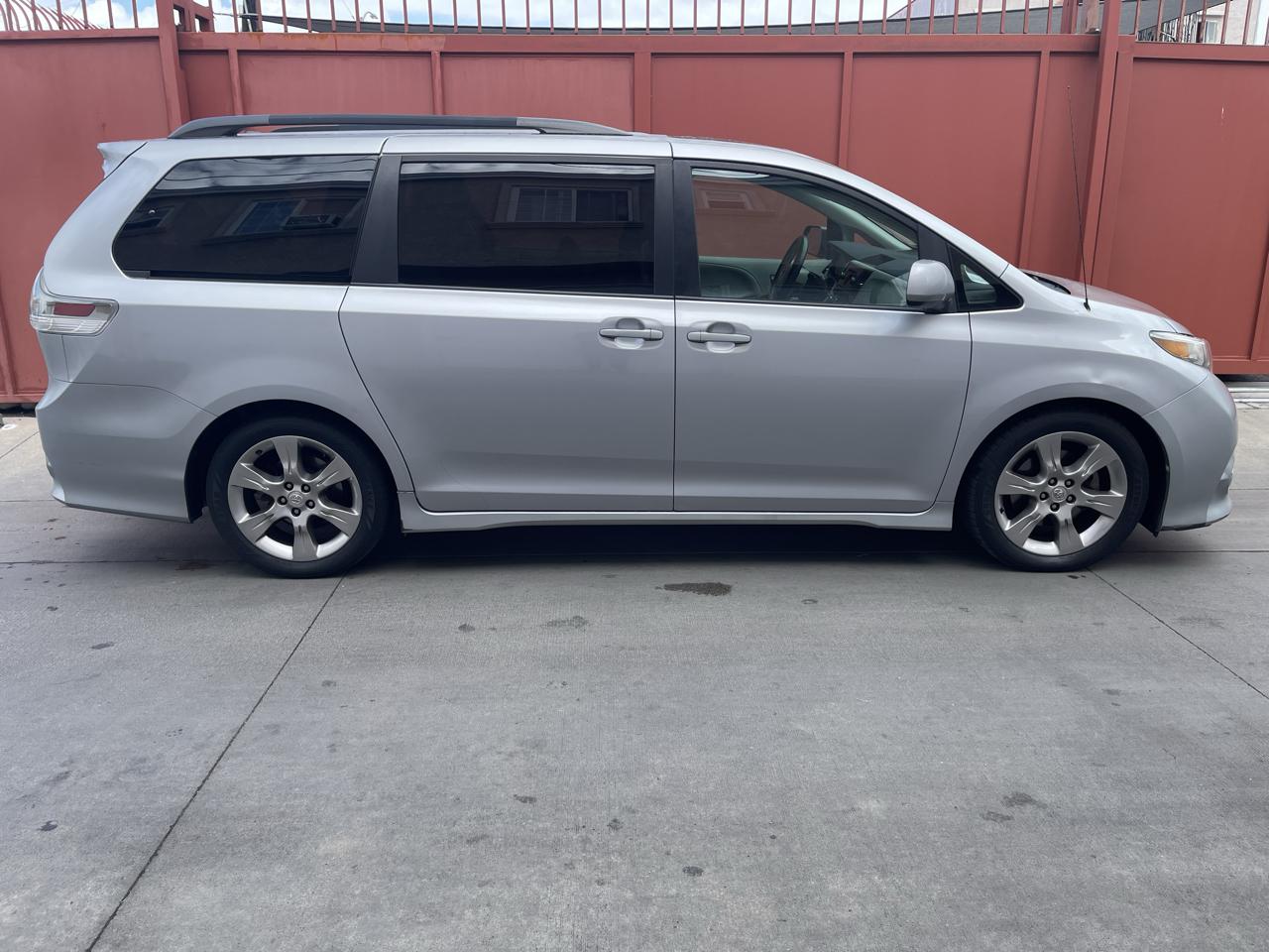 Toyota Sienna  2011
