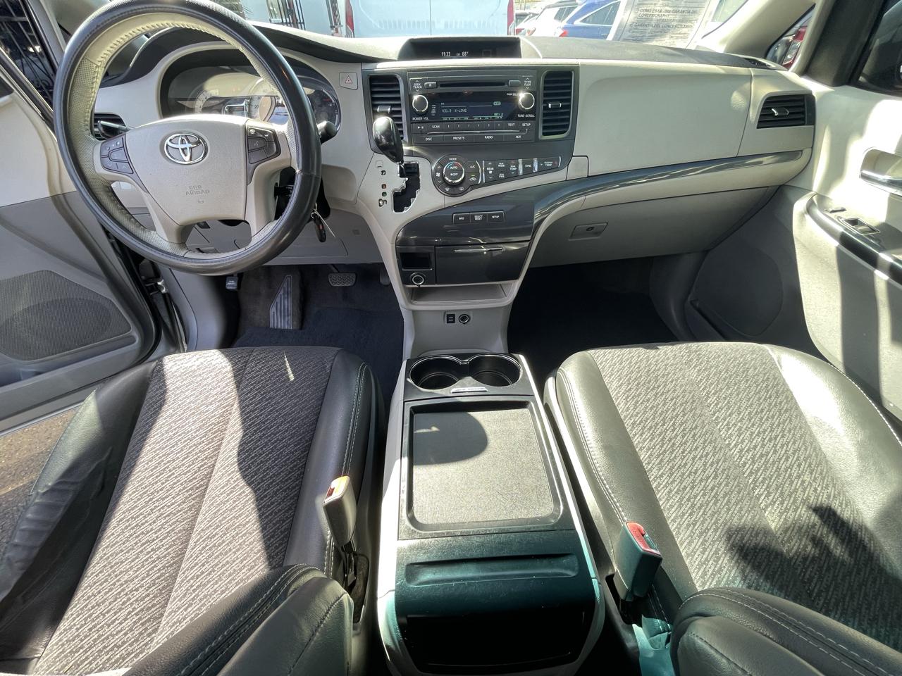 Toyota Sienna  2011