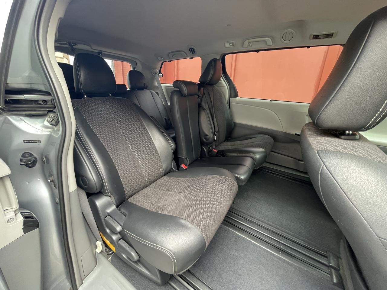 Toyota Sienna  2011