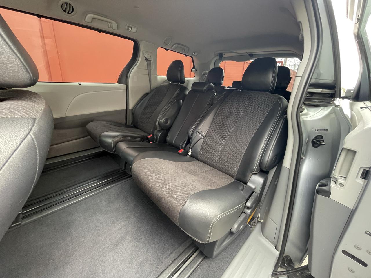 Toyota Sienna  2011