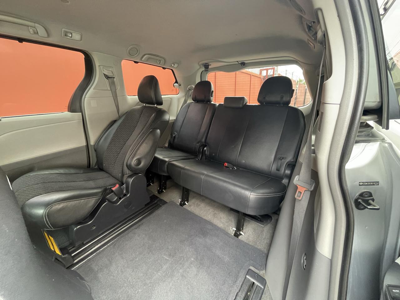 Toyota Sienna  2011