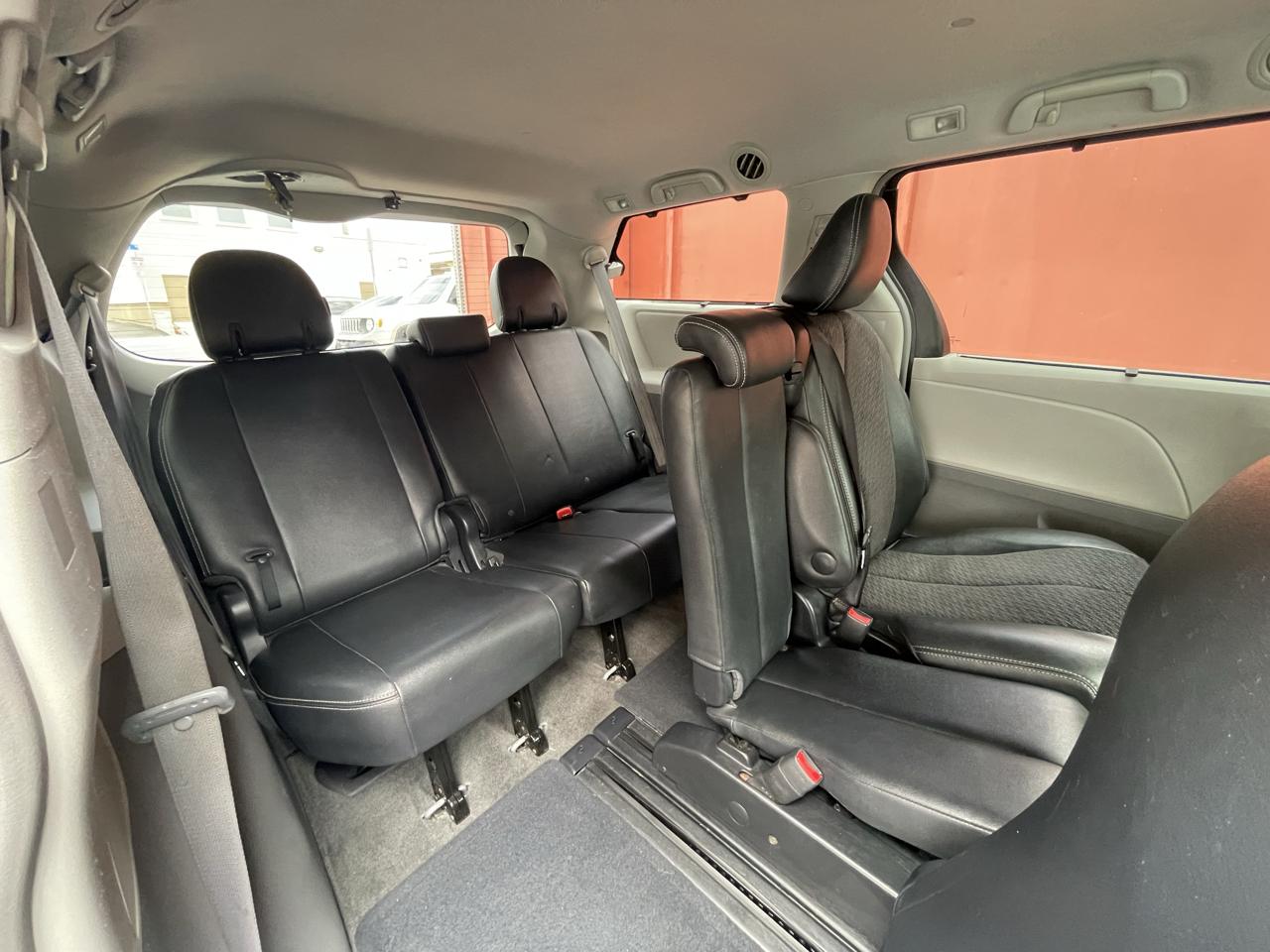 Toyota Sienna  2011