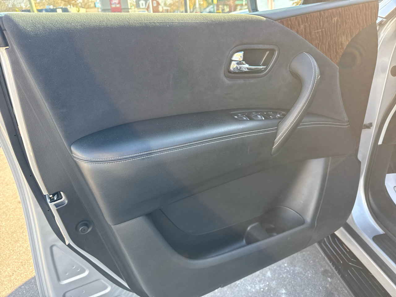 Nissan Armada Platinum AWD 2017