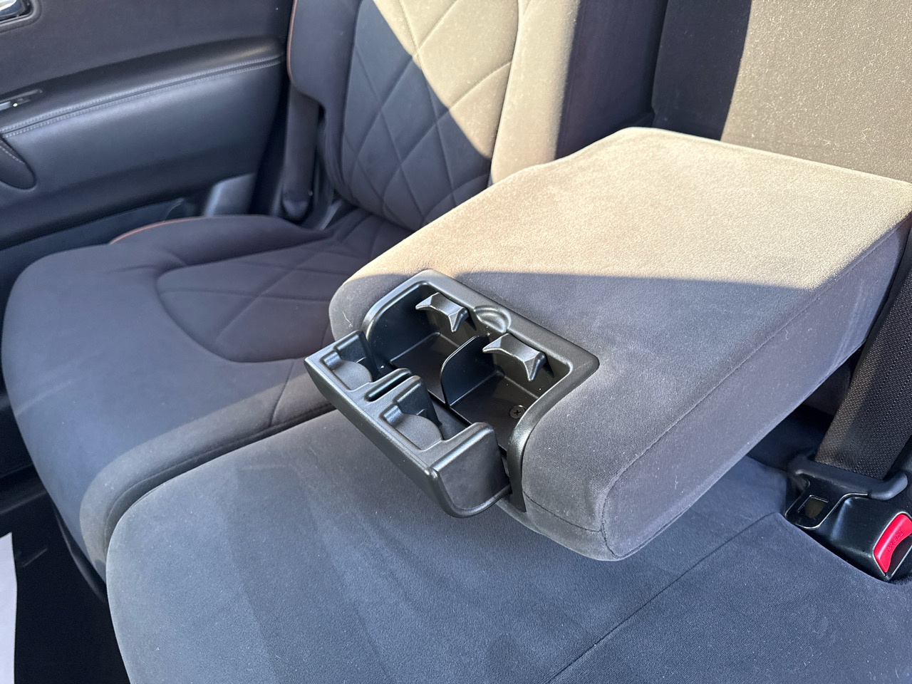 Nissan Armada Platinum AWD 2017