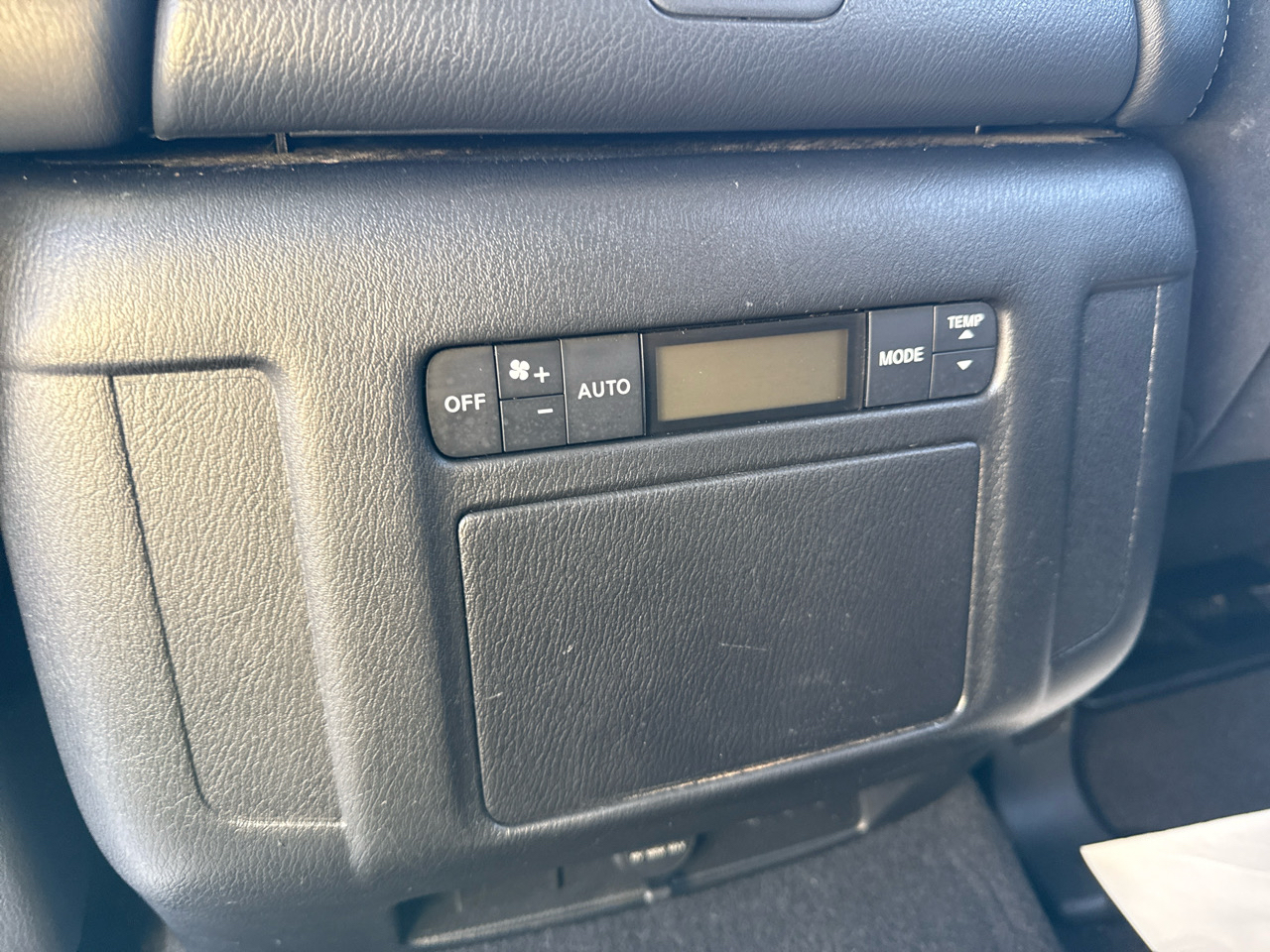 Nissan Armada Platinum AWD 2017