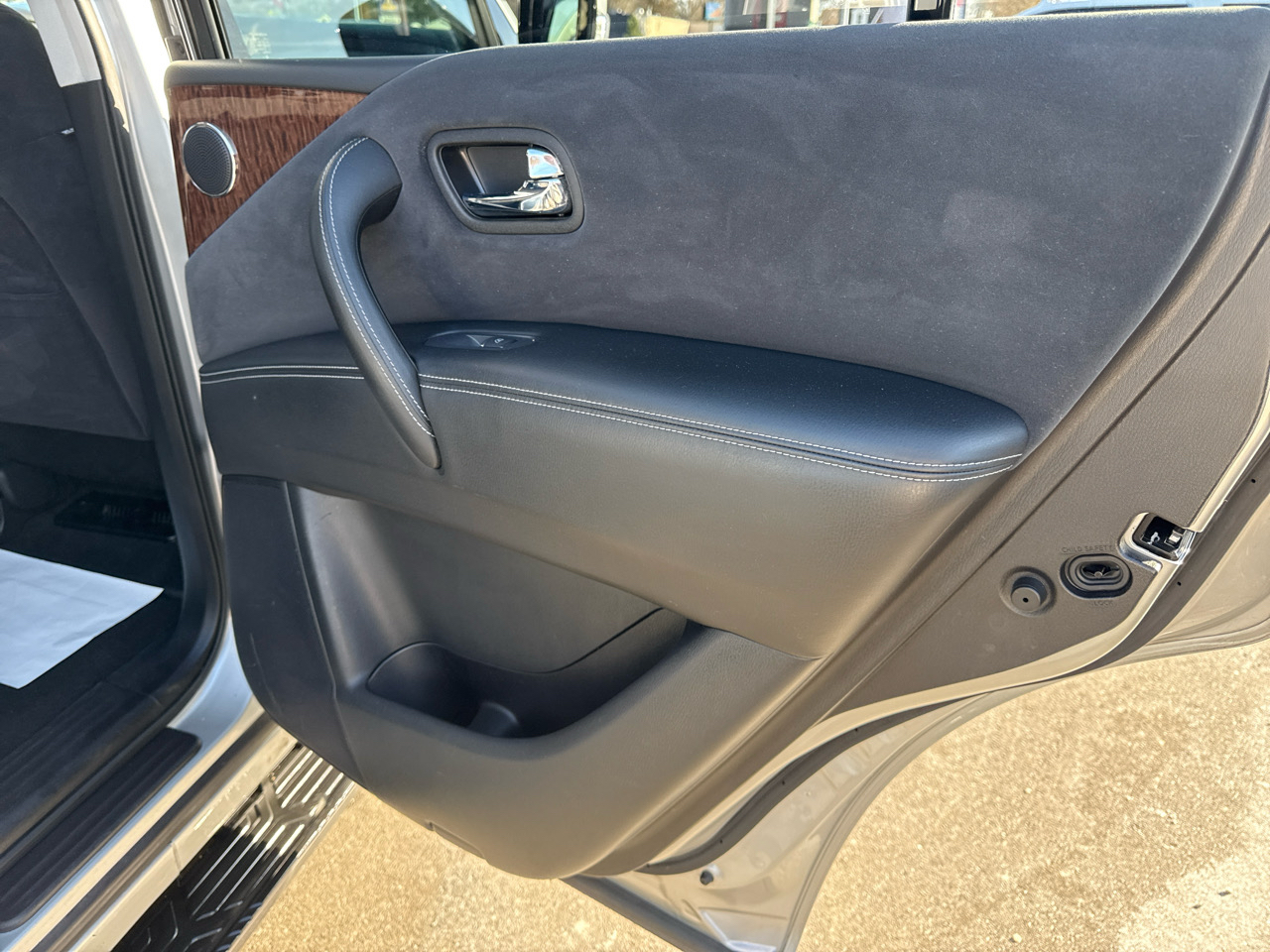 Nissan Armada Platinum AWD 2017