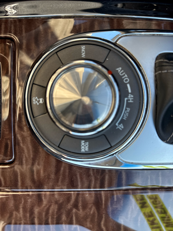 Nissan Armada Platinum AWD 2017