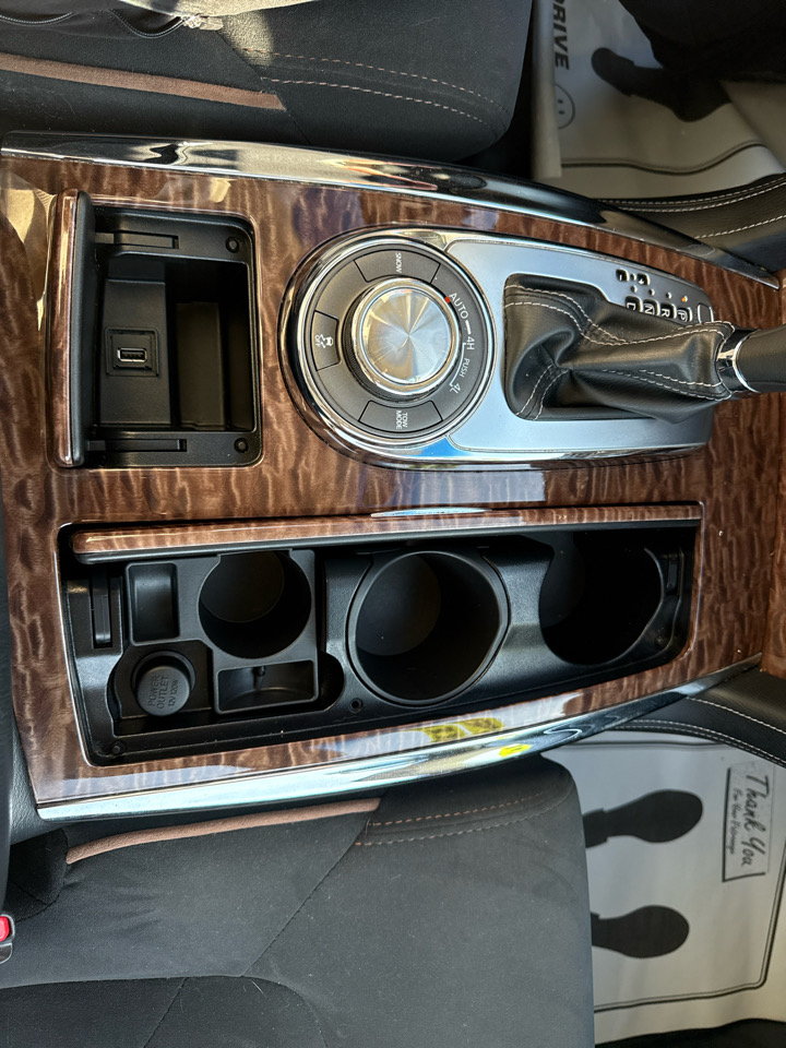 Nissan Armada Platinum AWD 2017