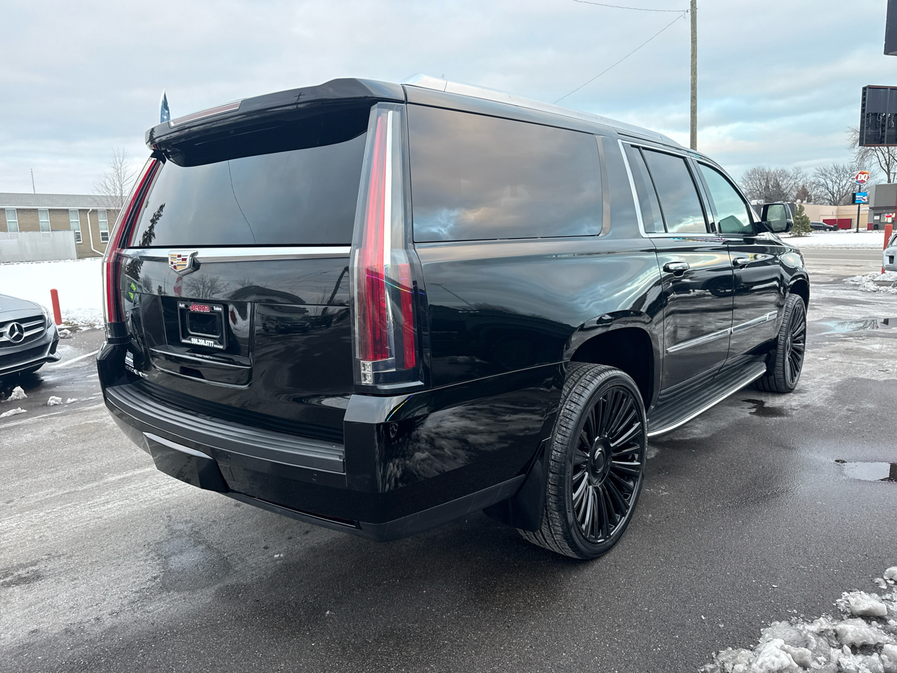 Cadillac Escalade ESV Premium 4WD 2016