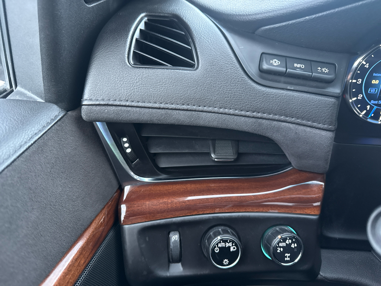 Cadillac Escalade ESV Premium 4WD 2016