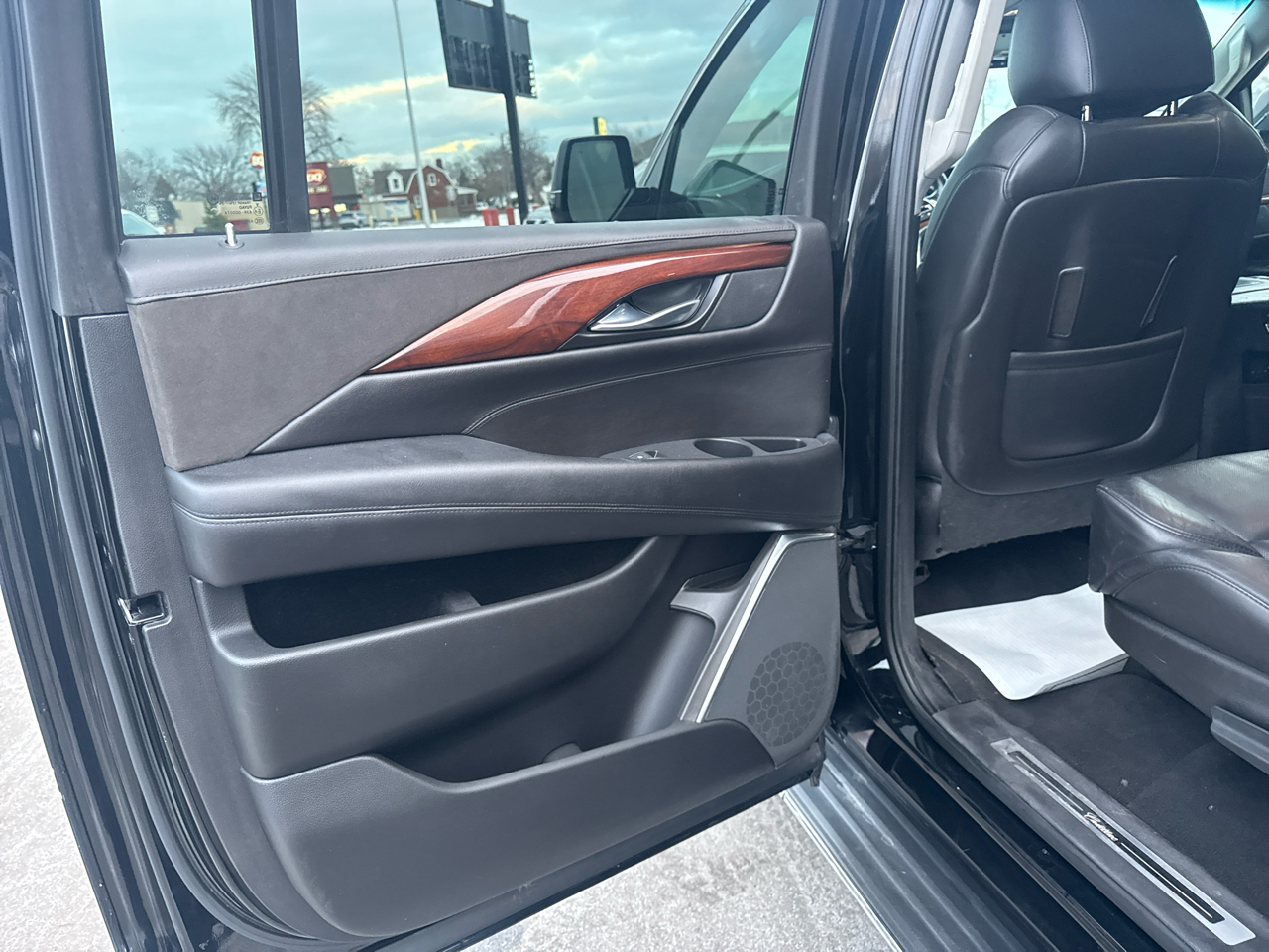 Cadillac Escalade ESV Premium 4WD 2016