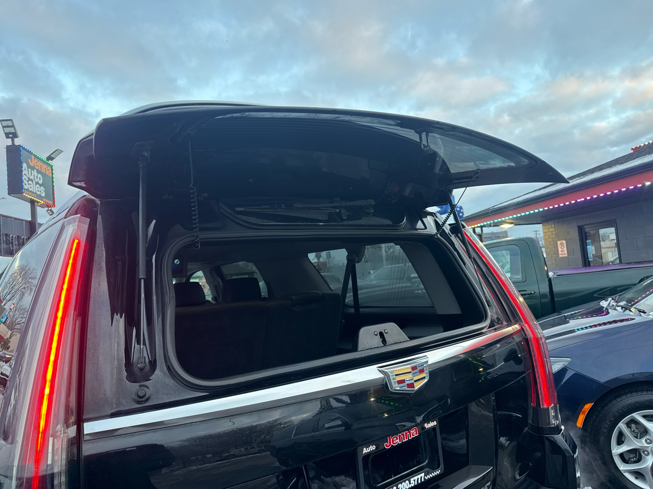 Cadillac Escalade ESV Premium 4WD 2016