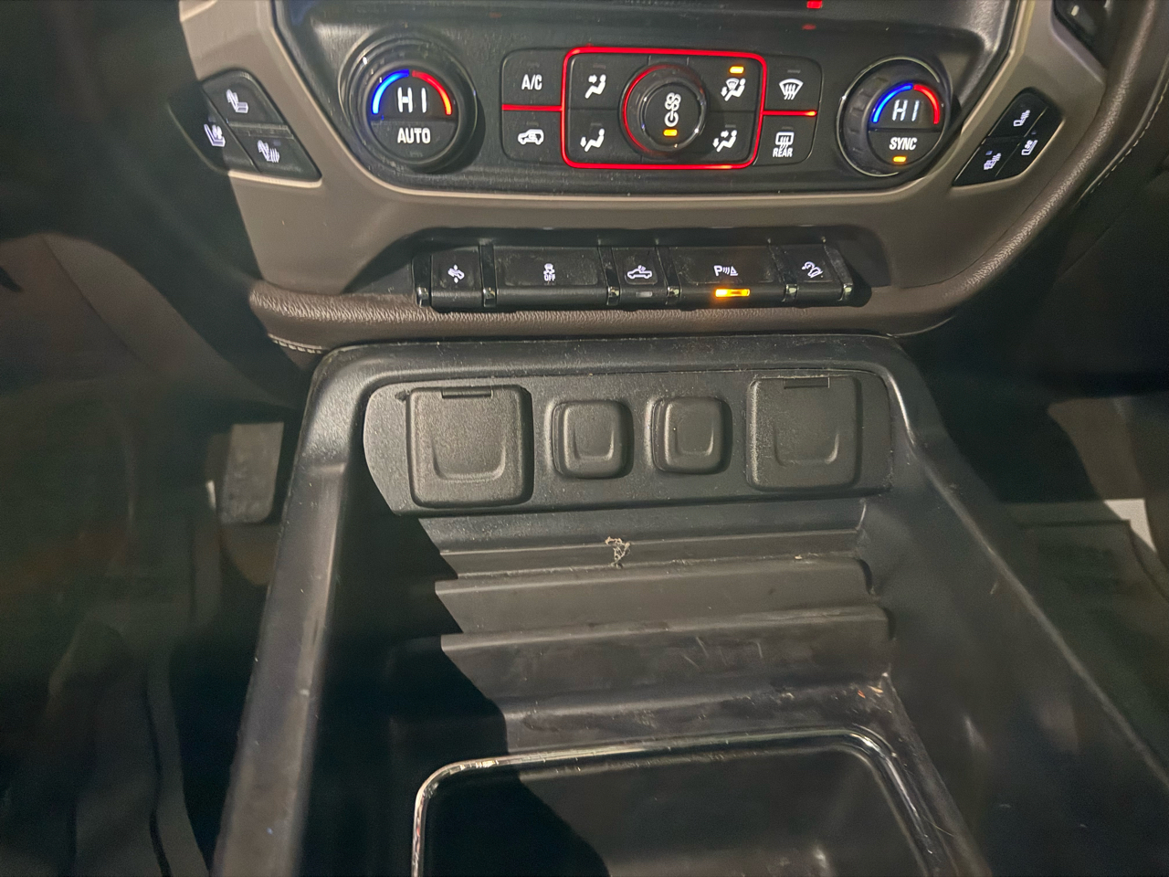 GMC Sierra 1500 Denali Crew Cab Long Box 4WD 2016