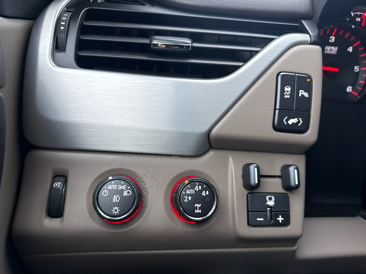 GMC Yukon SLE 4WD 2015