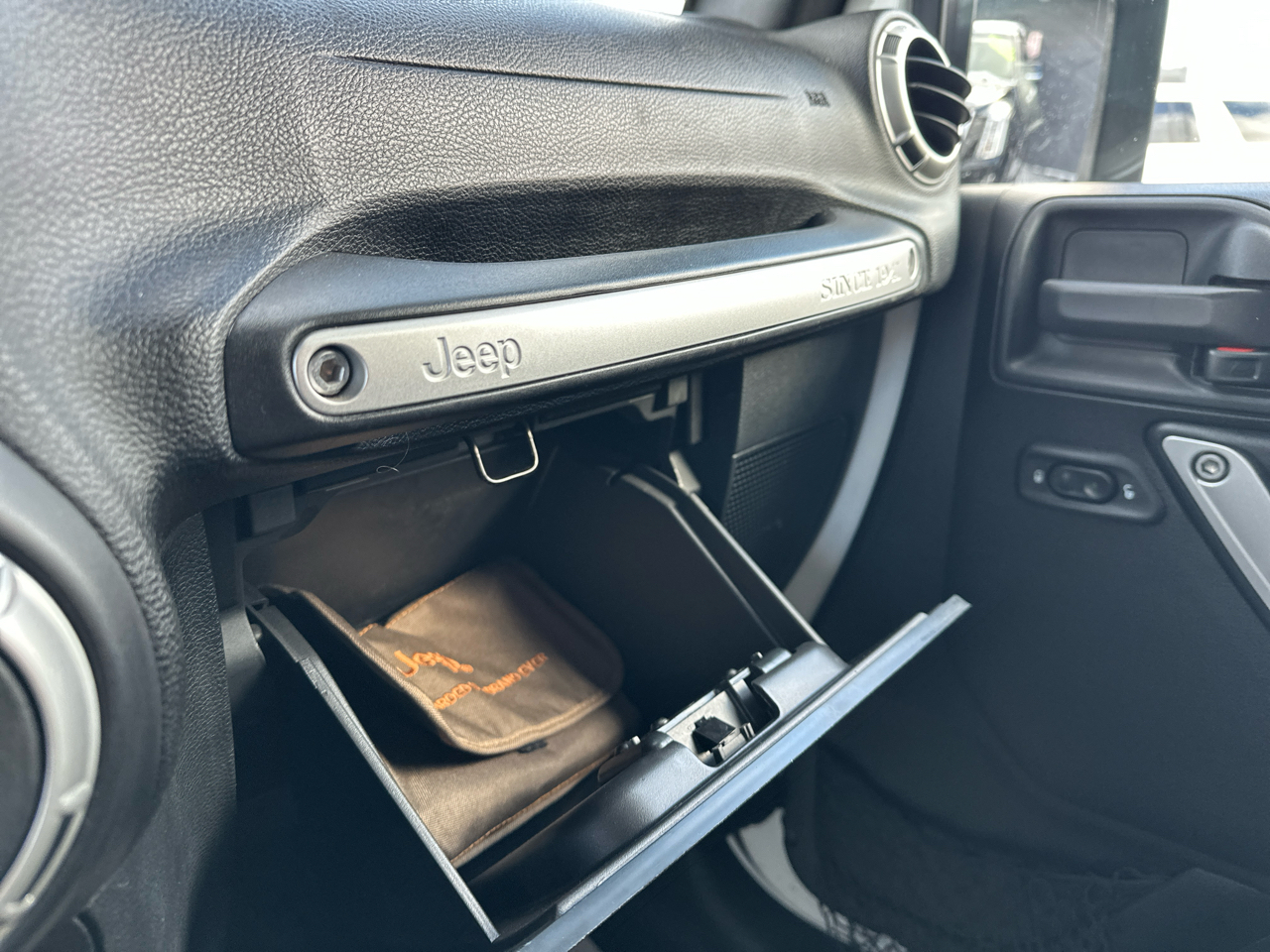 Jeep Wrangler Unlimited Sahara 4WD 2016