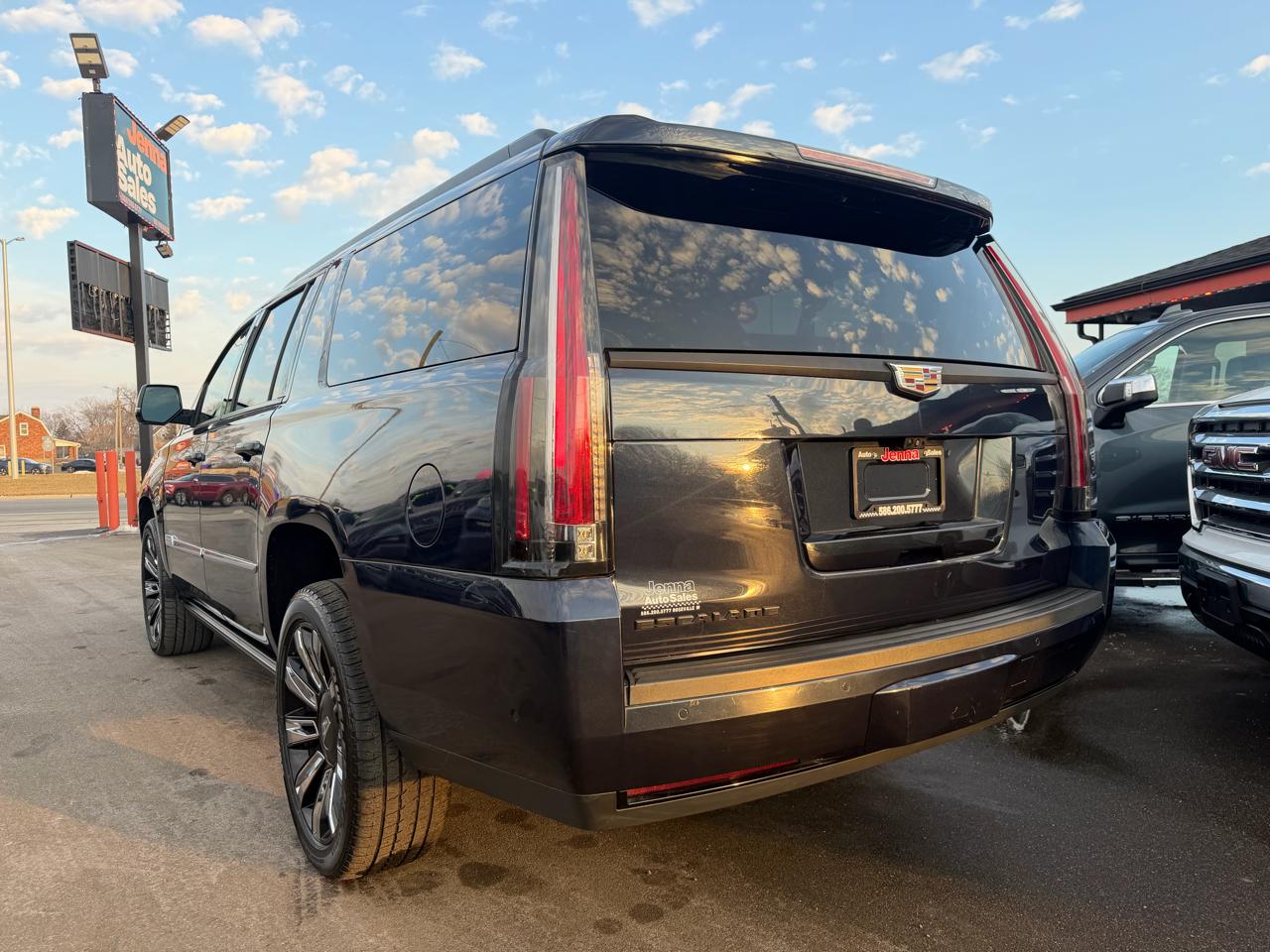 Cadillac Escalade ESV Platinum 4WD 2018