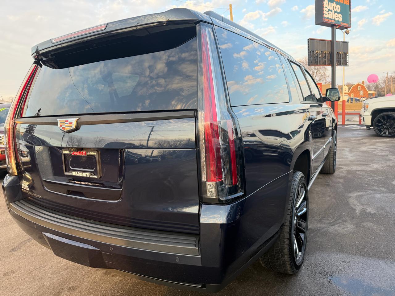 Cadillac Escalade ESV Platinum 4WD 2018