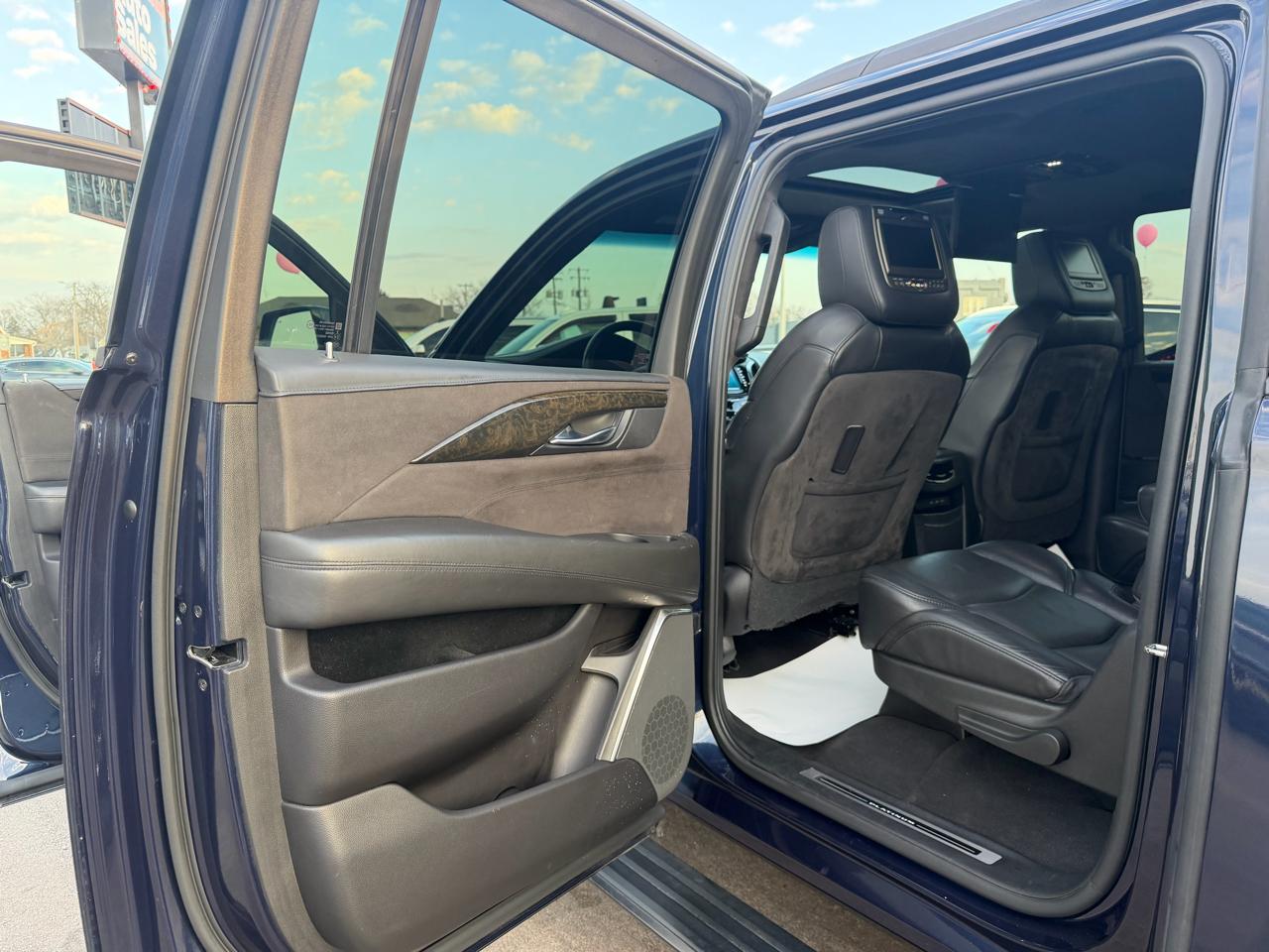 Cadillac Escalade ESV Platinum 4WD 2018