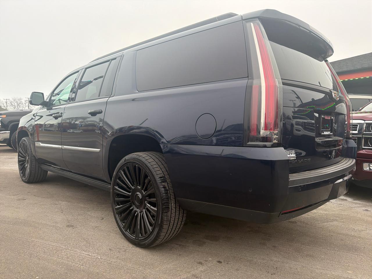 Cadillac Escalade ESV Platinum 4WD 2018