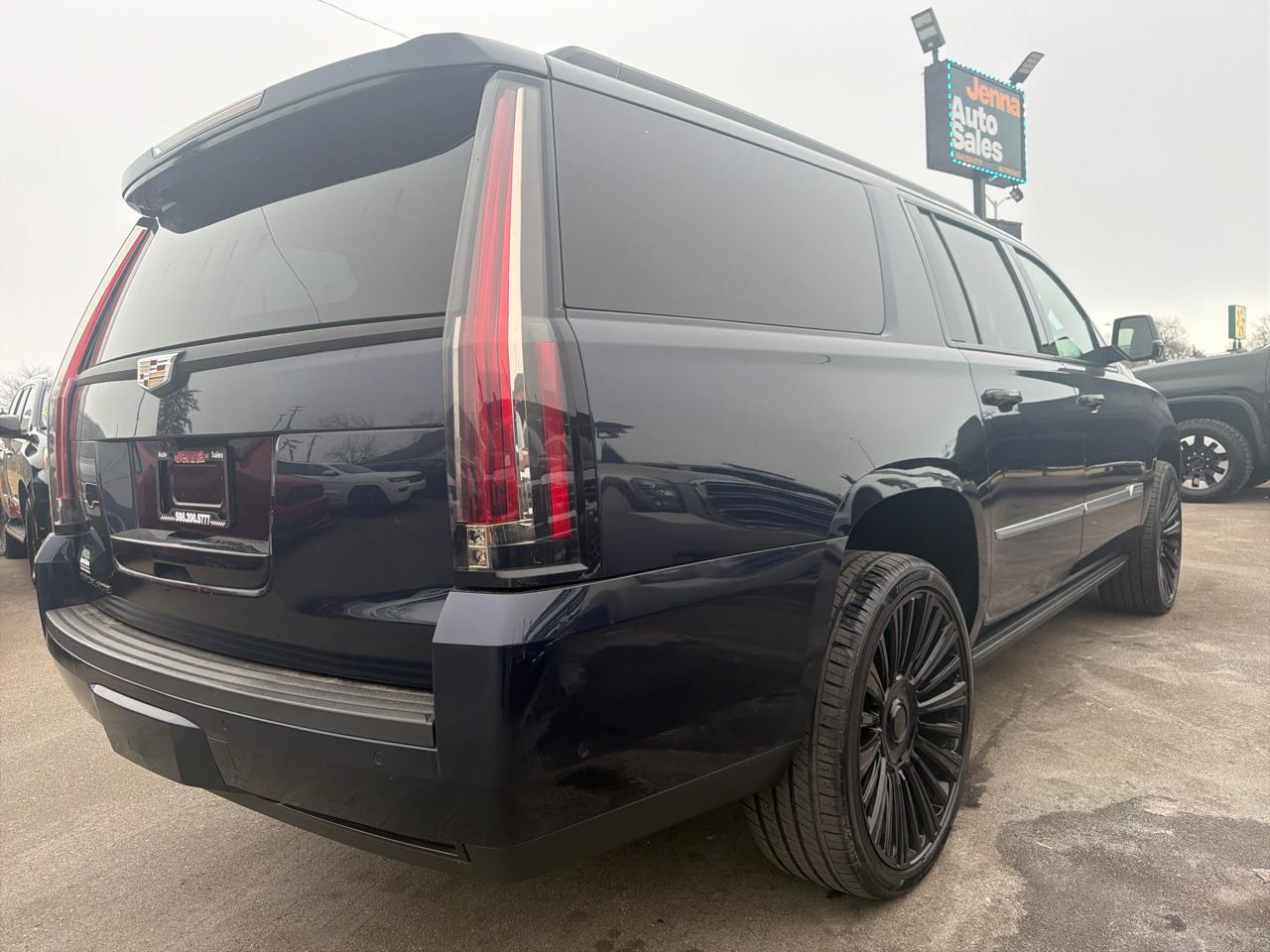 Cadillac Escalade ESV Platinum 4WD 2018