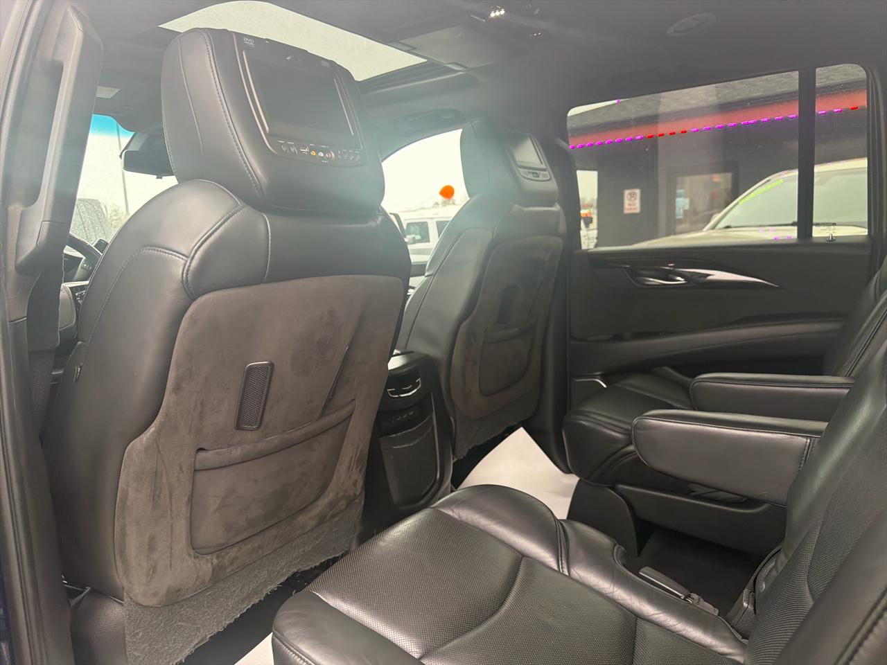 Cadillac Escalade ESV Platinum 4WD 2018