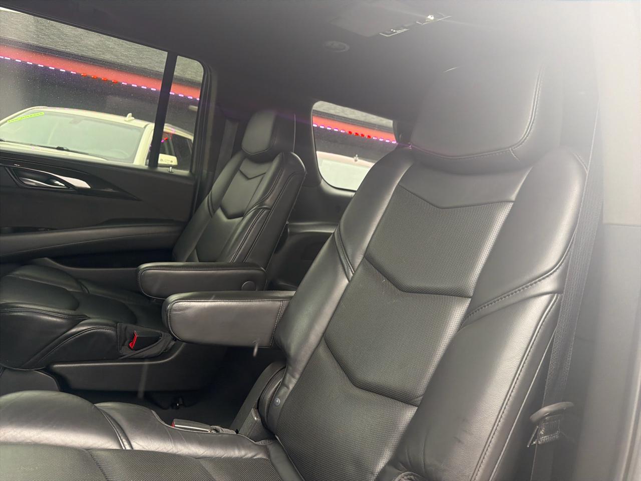 Cadillac Escalade ESV Platinum 4WD 2018