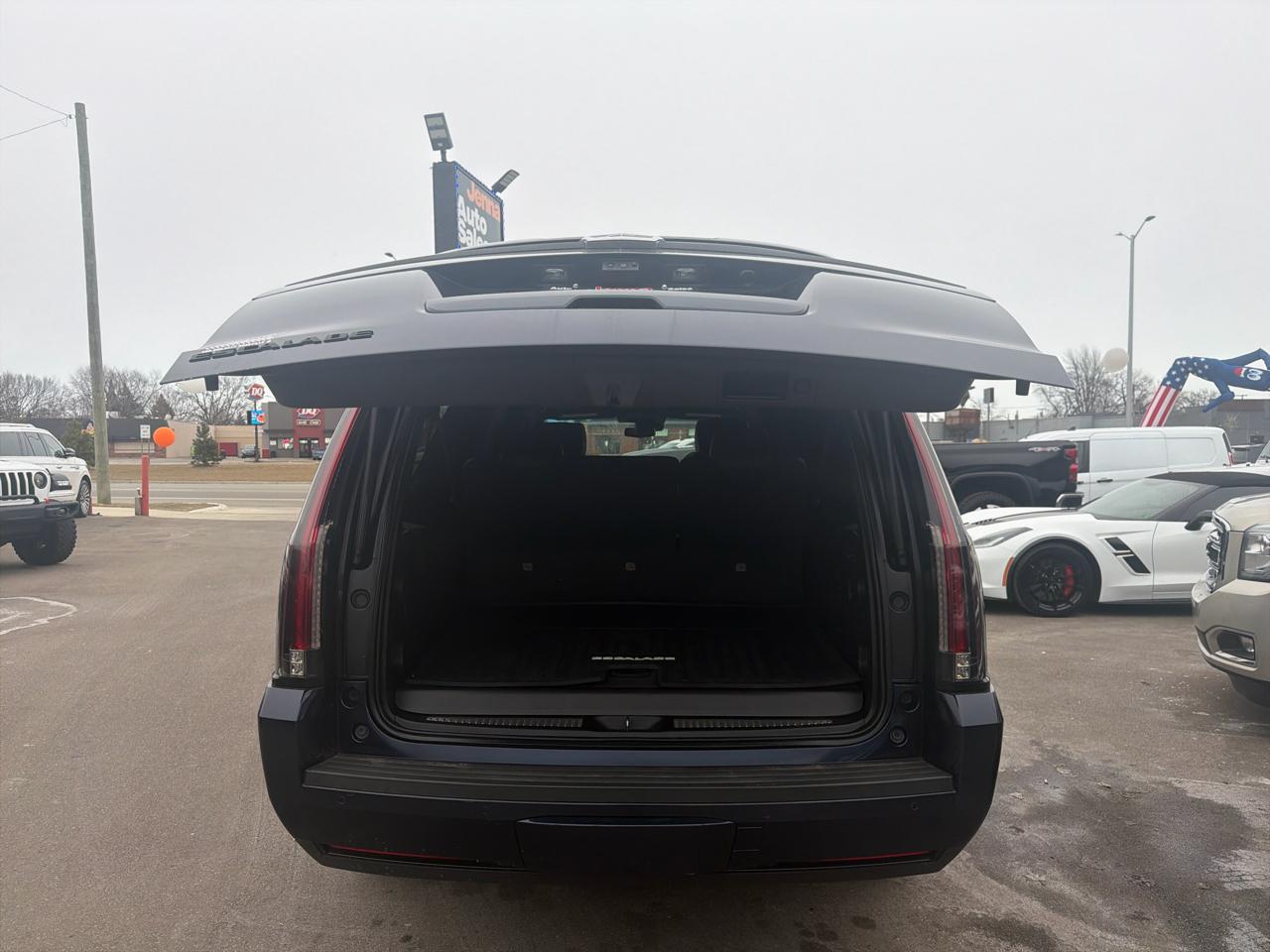 Cadillac Escalade ESV Platinum 4WD 2018