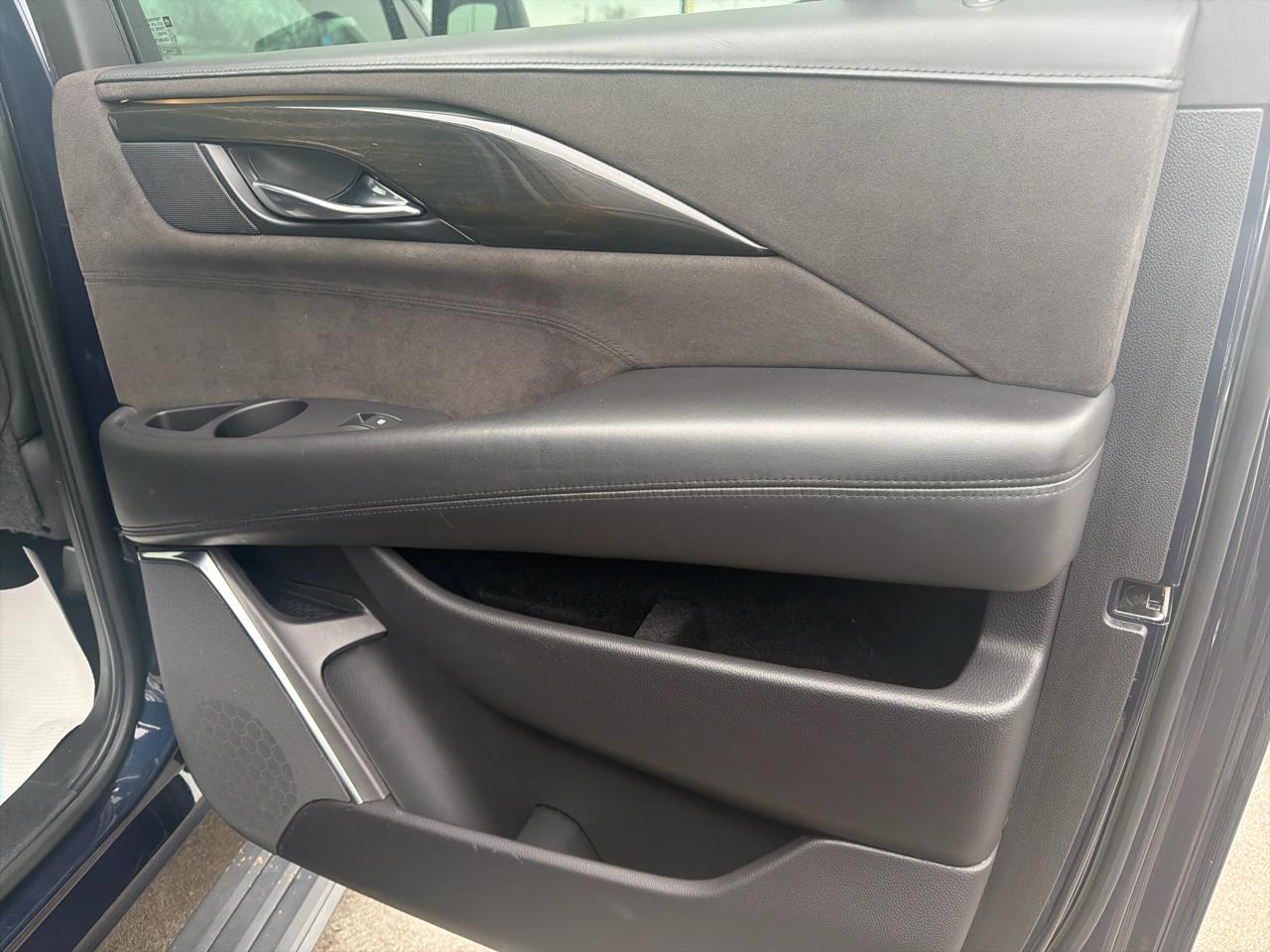 Cadillac Escalade ESV Platinum 4WD 2018