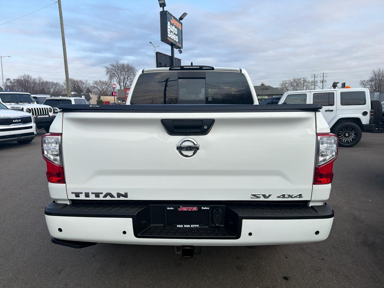 Nissan Titan SV Crew Cab 4WD 2022
