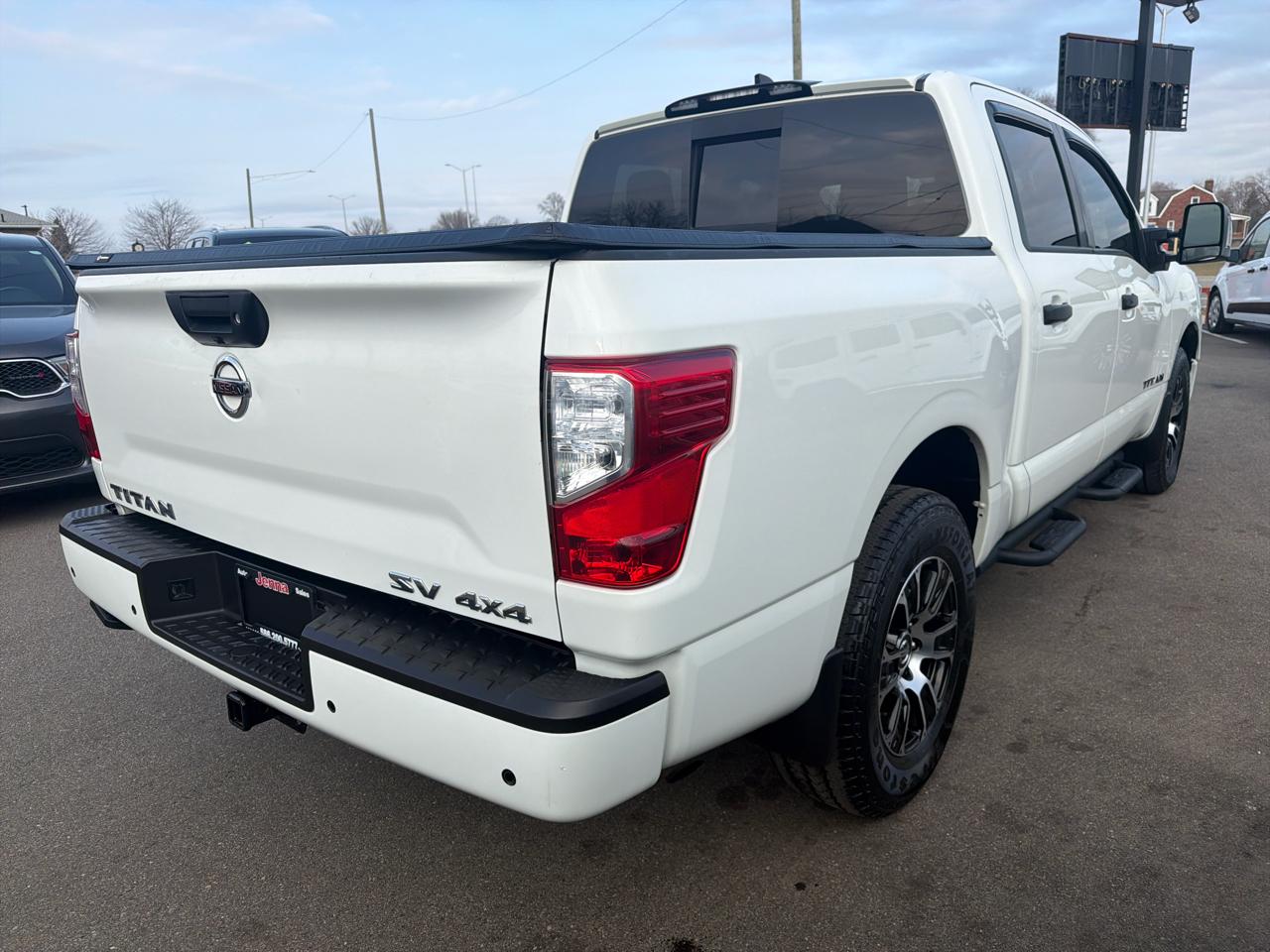 Nissan Titan SV Crew Cab 4WD 2022
