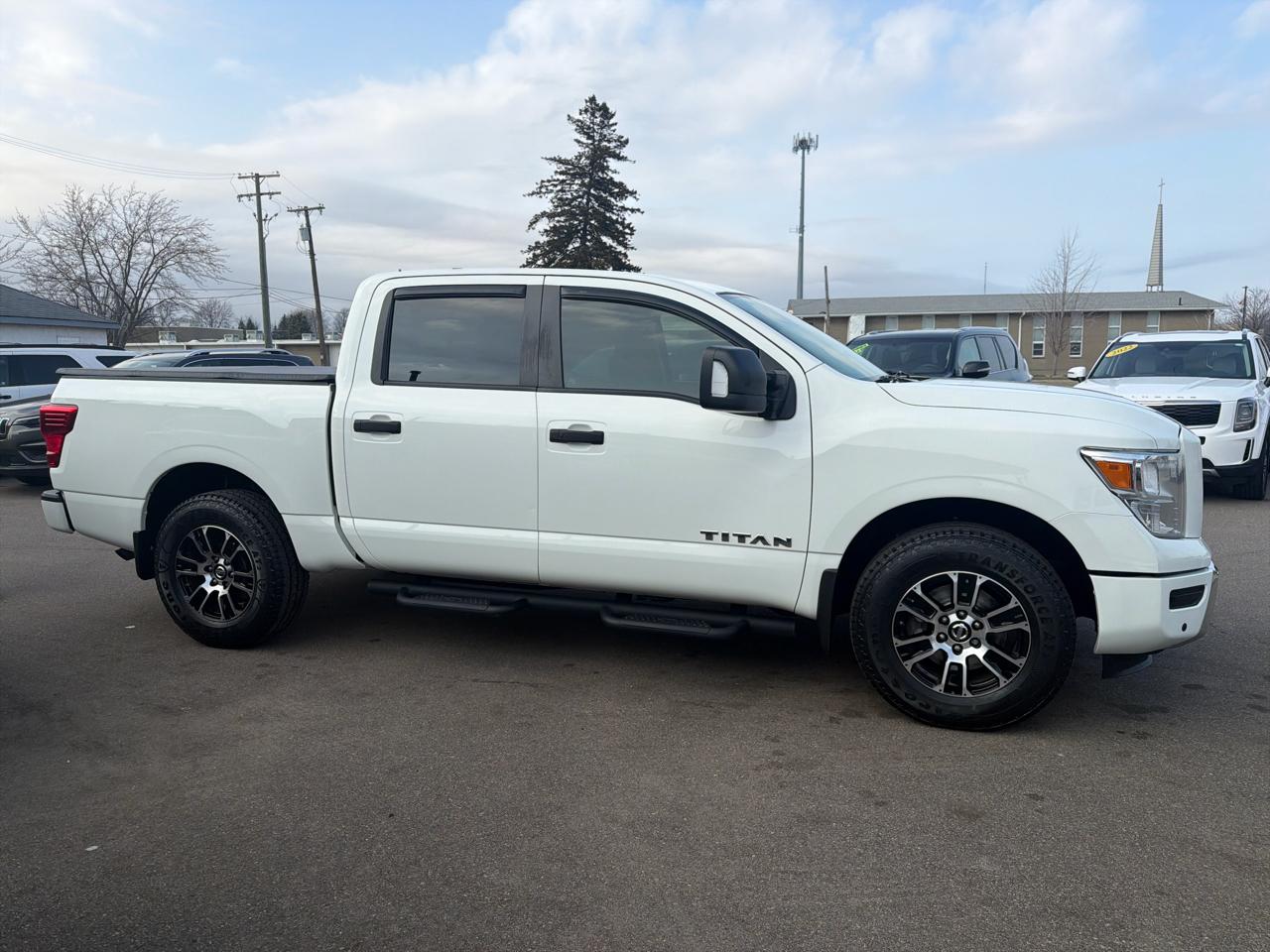Nissan Titan SV Crew Cab 4WD 2022