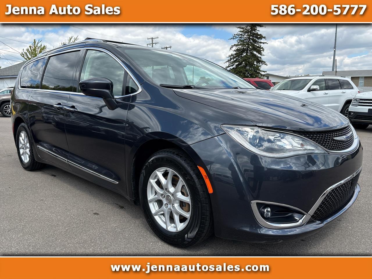 2020 Chrysler Pacifica Touring L's photo