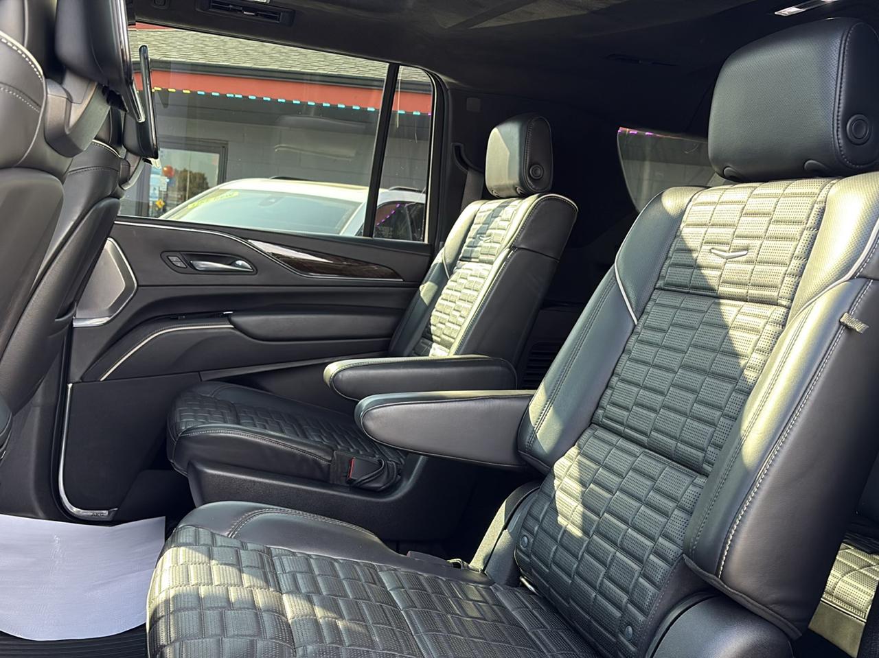 Cadillac Escalade ESV Sport Platinum AWD 2021