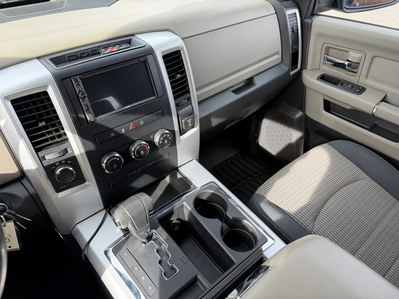 RAM 1500 SLT Crew Cab 4WD 2011