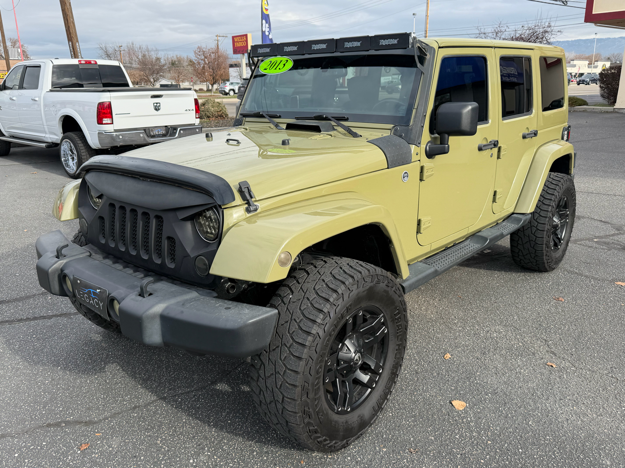 2013 Jeep Wrangler Unlimited Sahara photo 2