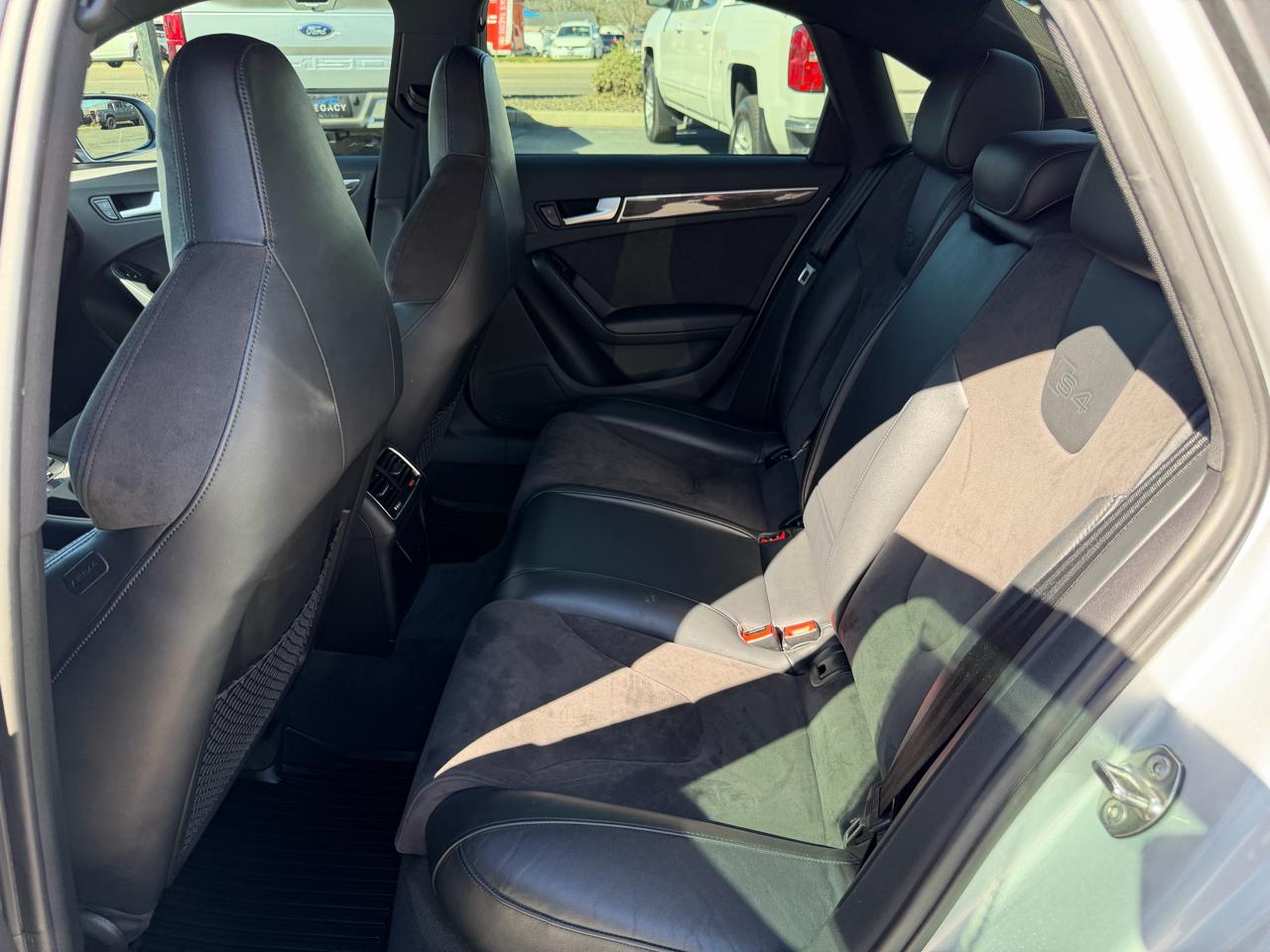 Audi S4 Sedan quattro S tronic 2012