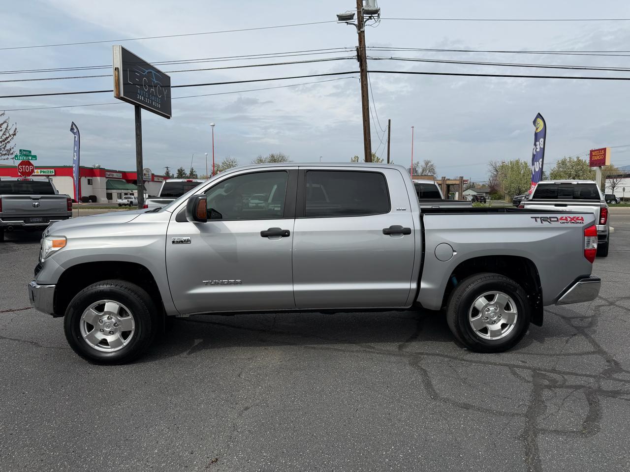 Toyota Tundra SR5 5.7L V8 CrewMax 4WD 2015