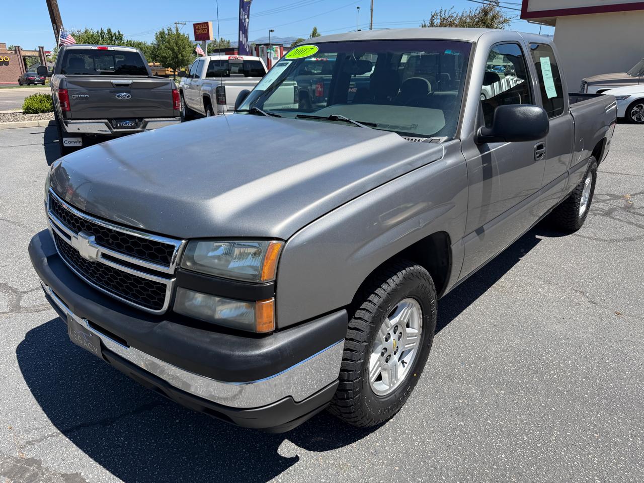 Chevrolet Silverado Classic 1500 Work Truck Ext. Cab Long Box 4WD 2007