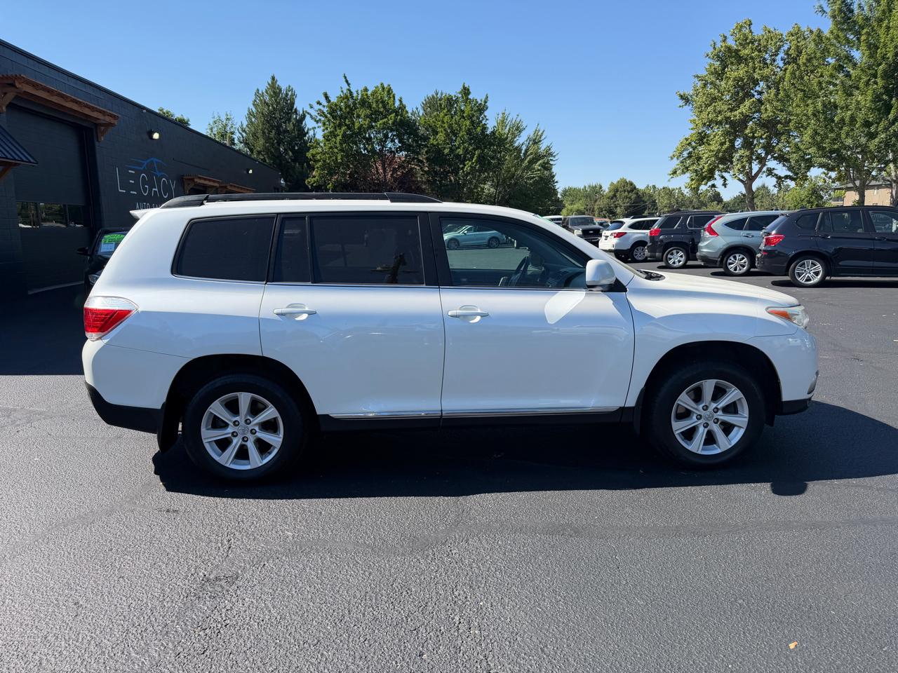 Toyota Highlander Base 4WD 2012