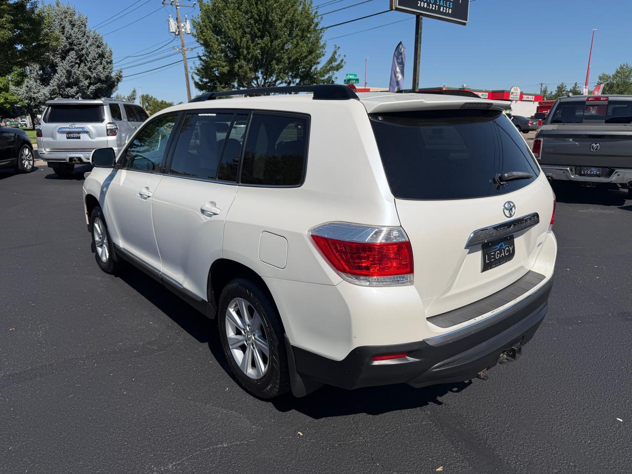 Toyota Highlander Base 4WD 2012